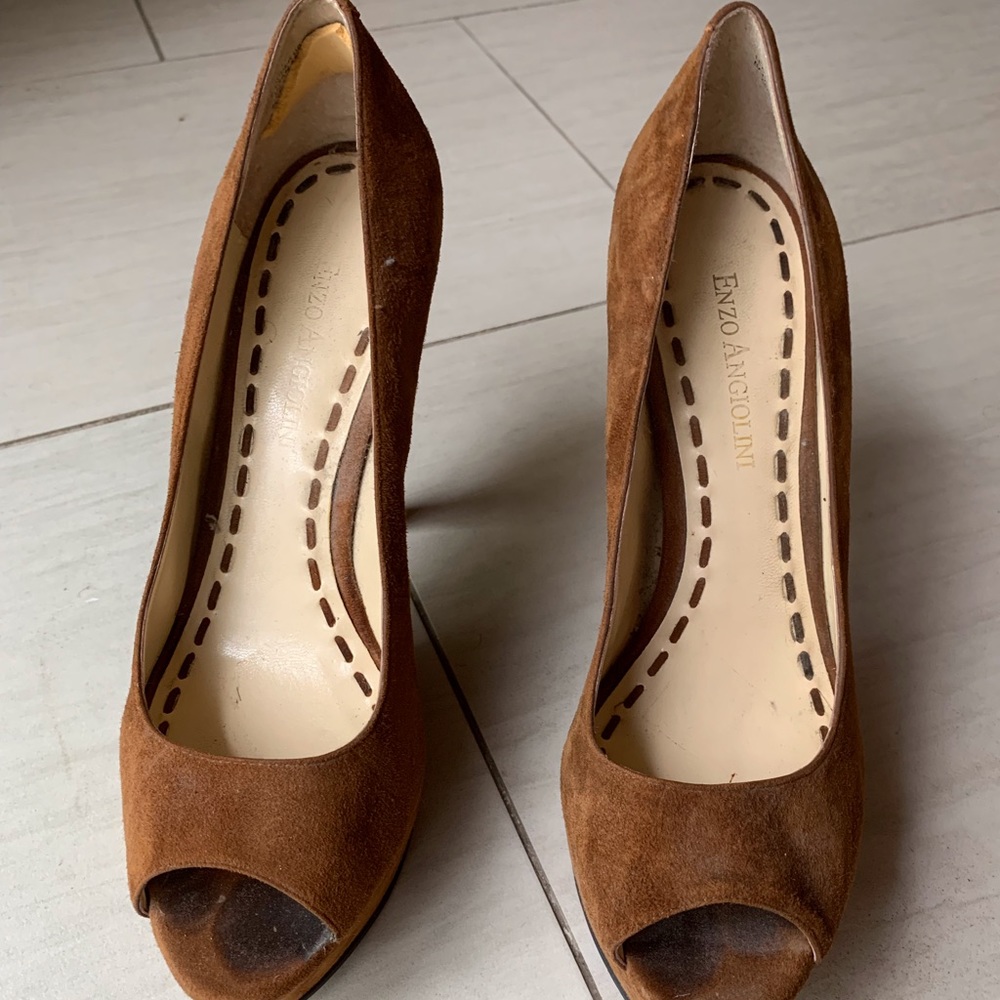 Enzo Angiolini cognac color suede pumps